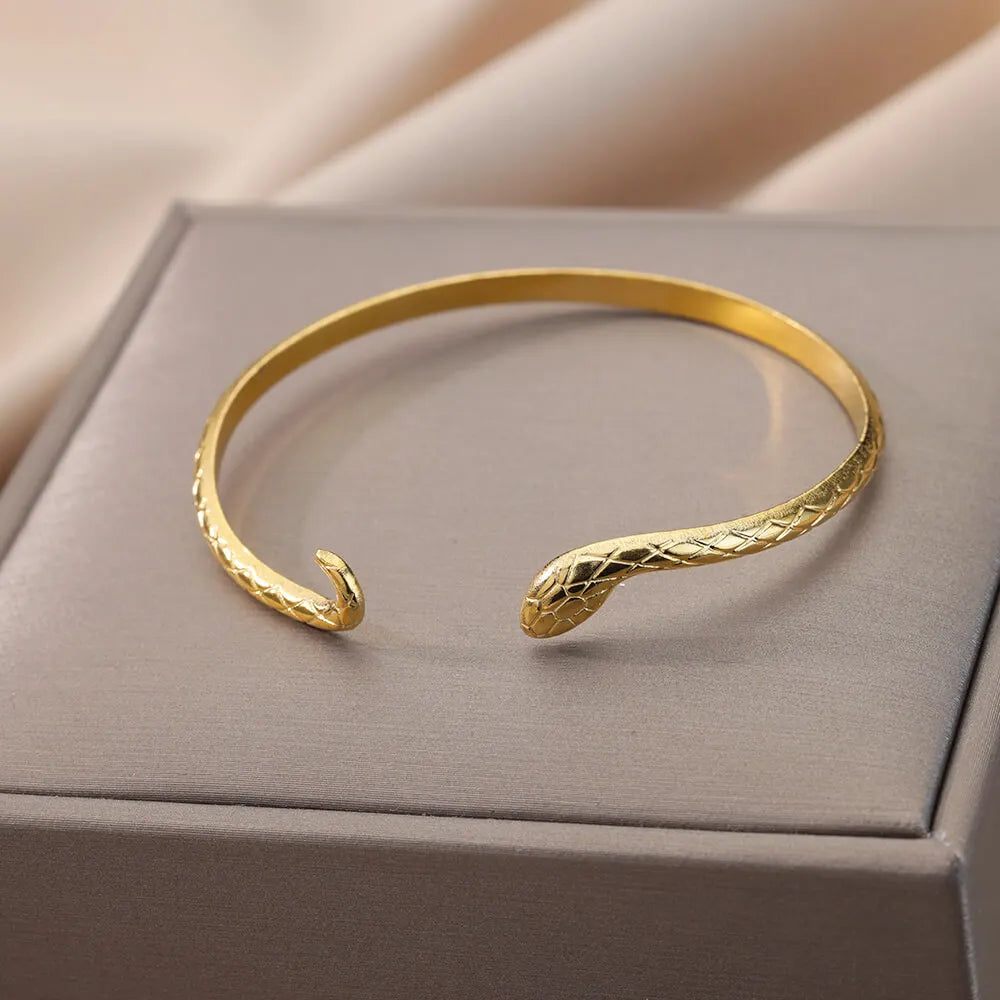 Brazalete para las mujeres de acero inoxidable chapado en oro.